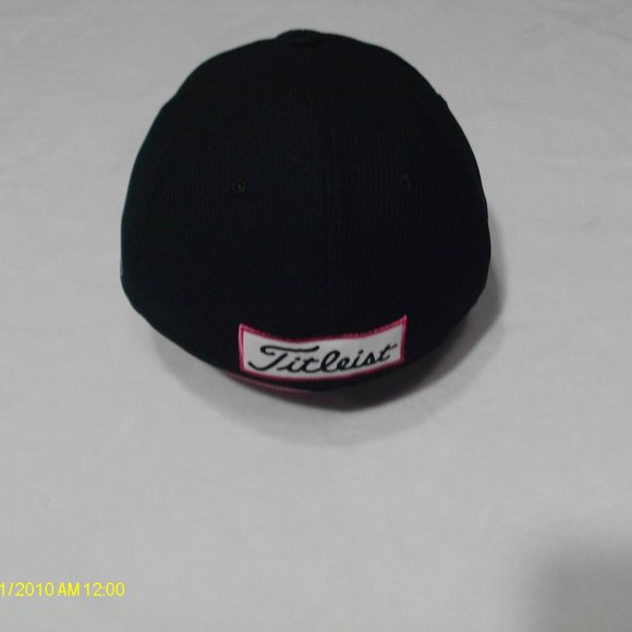 FootJoy Golf Jacket with Titleist Men's Golf cap - Picture 5 of 9